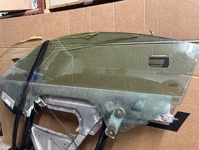 Sklo Audi TT 8N boční levé