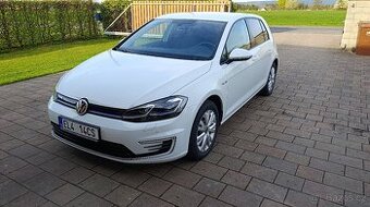 Volkswagen E-Golf 136PS,ACC,tepelné čerpadlo,LED,Kamera