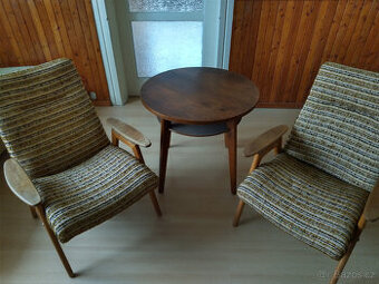 Stolek se dvěma křesílky