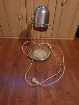 Nerezová lékárenská infra lampa.