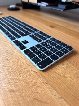 Apple Magic Keyboard Touch ID + numerika černá CZ