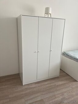Šatní skříň se 3 dveřmi, bílá, 117x55x176 cm