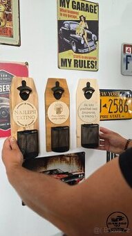 Nástěnný otvírák na pivo - mořené dřevo Kaštan