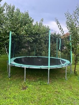 Trampolína