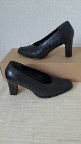 Černé kožené italské boty na podpatku Gaia