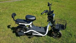 Elektrický moped 
Racceway Kobra 240W 12Ah