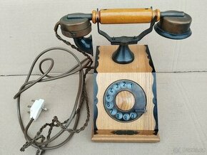 Starý telefon TESLA typ CS20, rok 1980 MA ŠTÍTEK i ŠNŮRY
