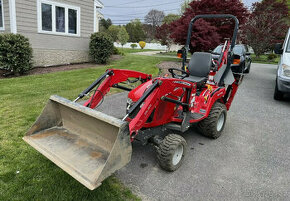 Massey Ferguson Traktor / Nakladač / Rypadlo