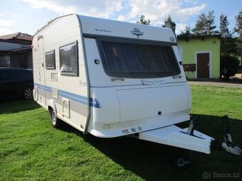 HOBBY 400 DE LUXE č. 214, Pevná postel. WC. Bojler. Stan