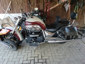 Triumph rocket III classic