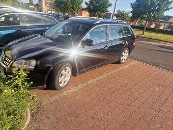 VW golf V 1,4tsi 103kw max vybava pěkný motor točí ale nenas