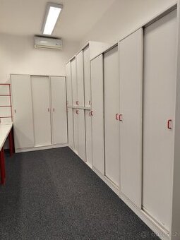 Skříně a skříňky bílé lamino
