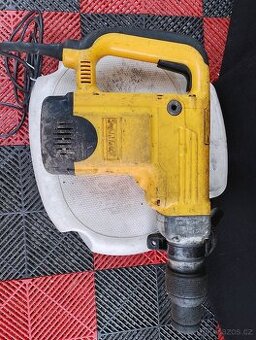 Prodám bourací kladivo DeWALT D25600K