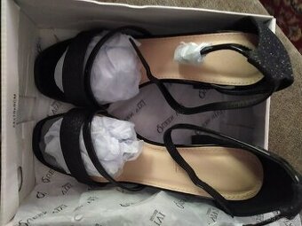 Plesové či společenské páskové sandály