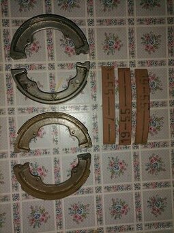 Prodám kola na jawa 21 ,brzdové pakny , obložení