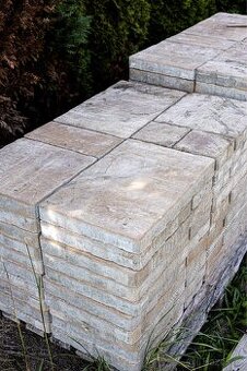 Světlá dlažba více rozměru 70m2