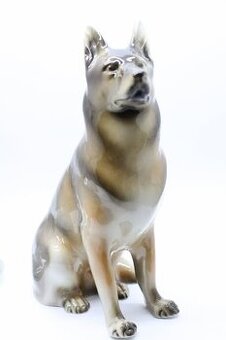 Porcelánová postava psa Royal Dux