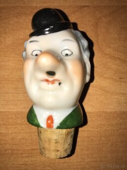 Sběratel nabízí staré porcelánové nálevky