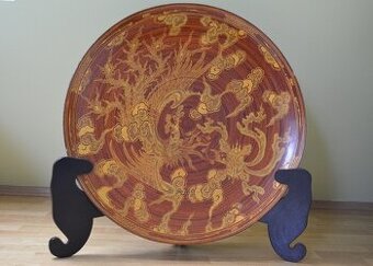 Dřevěný talíř na podstavci