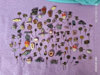 Velká sbírka historických odznaku ✅