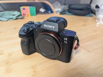 Sony A7 III včetně příslušenství - 1
