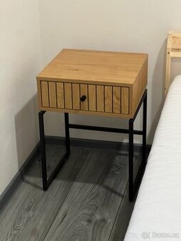 Stylový noční stolek s moderním designem