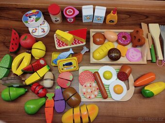 Dřevěné/plastové potraviny, nádobí, spotřebiče