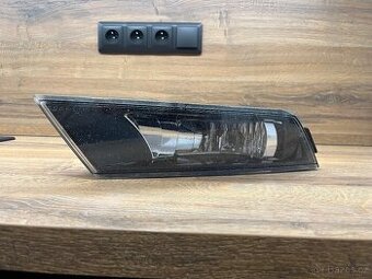 Superb 3 leva přední mlhovka predface