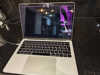 MacBook Pro 13" 2018 Touch Bar – prasklé LCD, plně funkční