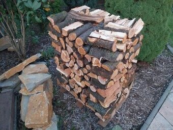 Dřevo višňové štípané na uzení