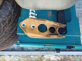 Yamaha DT 125r vodítko řetězu