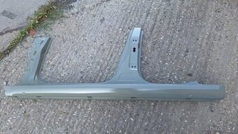 octavia 3 levý práh se sloupky