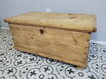 Stará truhla po renovaci - 1