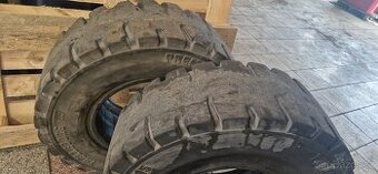 Plnopryžove pneu 300-15