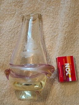 Skleněná váza, motiv lodě