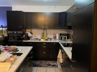 Černá kuchyně Ikea s ostrůvkem a spotřebiči,6224