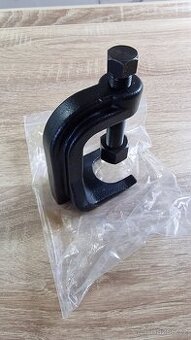 Stahovák kulových čepu