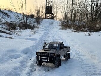 RC Toyota Land Cruiser/MN 82 Pro 1/12