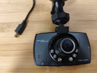 Palubní kamera do auta FullHD + 16 GB pamětová karta