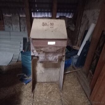 Šrotovnik na obili