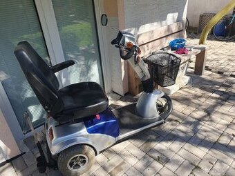 Elektrický skútr pro seniory a invalidy