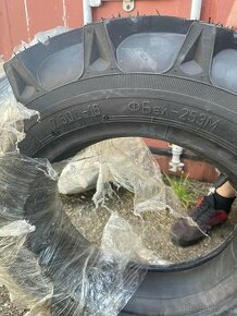 Přodám pneu. Belorus 320 predni 7.50L-16 zadni 12.4 L-16