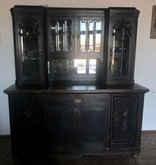Starožitný velký kredenc - 1