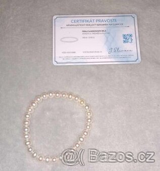 Minimalistický náramek z bílých sladkovodních perel
