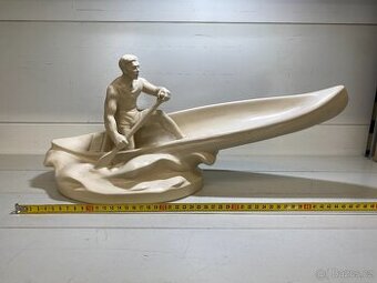 48cm dlouhá plastika Kanoista Jihokera O. Švec