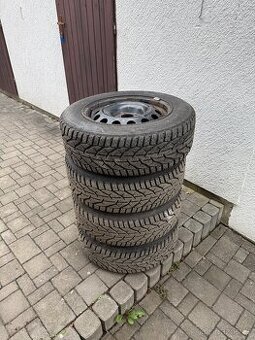 Prodám disky s pneu 215/60 R16 zimní sada