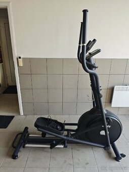 TRINFIT Monta C450i je vysoce kvalitní eliptický trenažér - 1