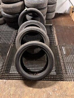 Pneu 235/45 R18