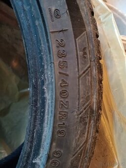 235/45r19 celoroční