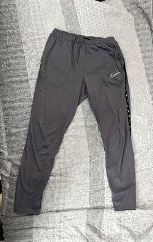 Nike Šedé Tepláky -M - 1